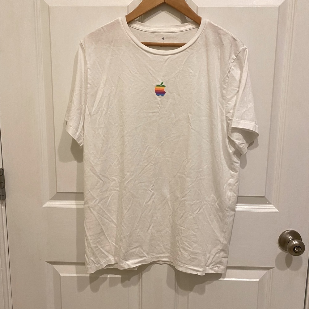 Apple logo T-shirt